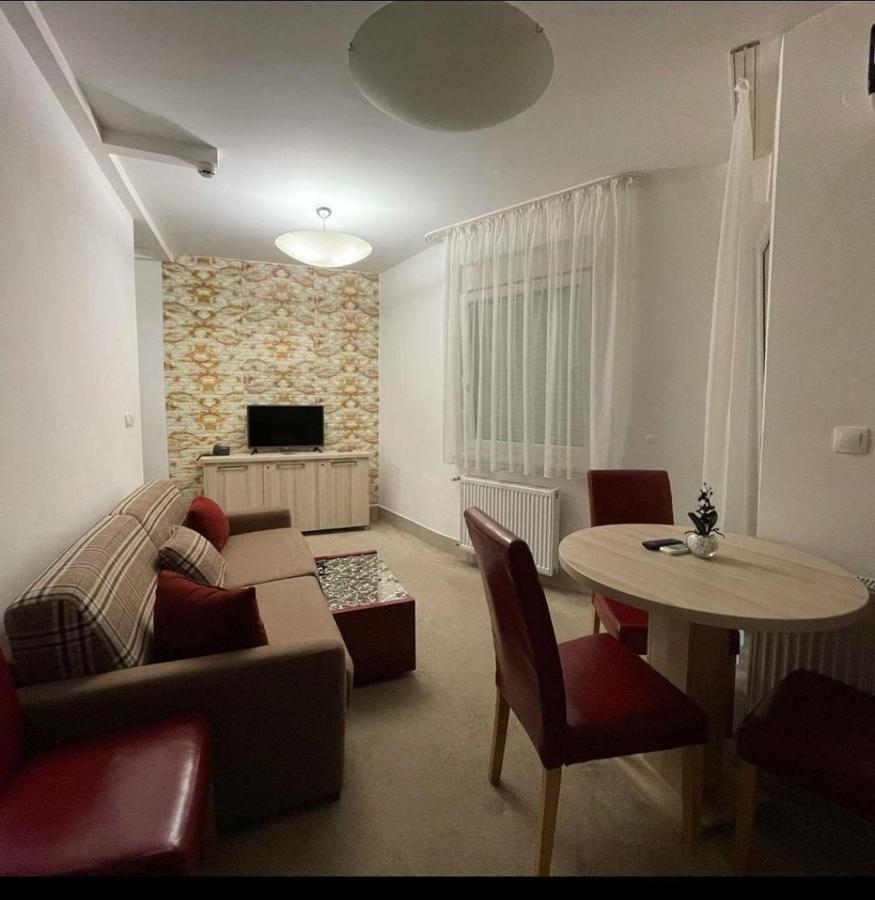 Holiday Wing Apartment 2 Jagodina Luaran gambar