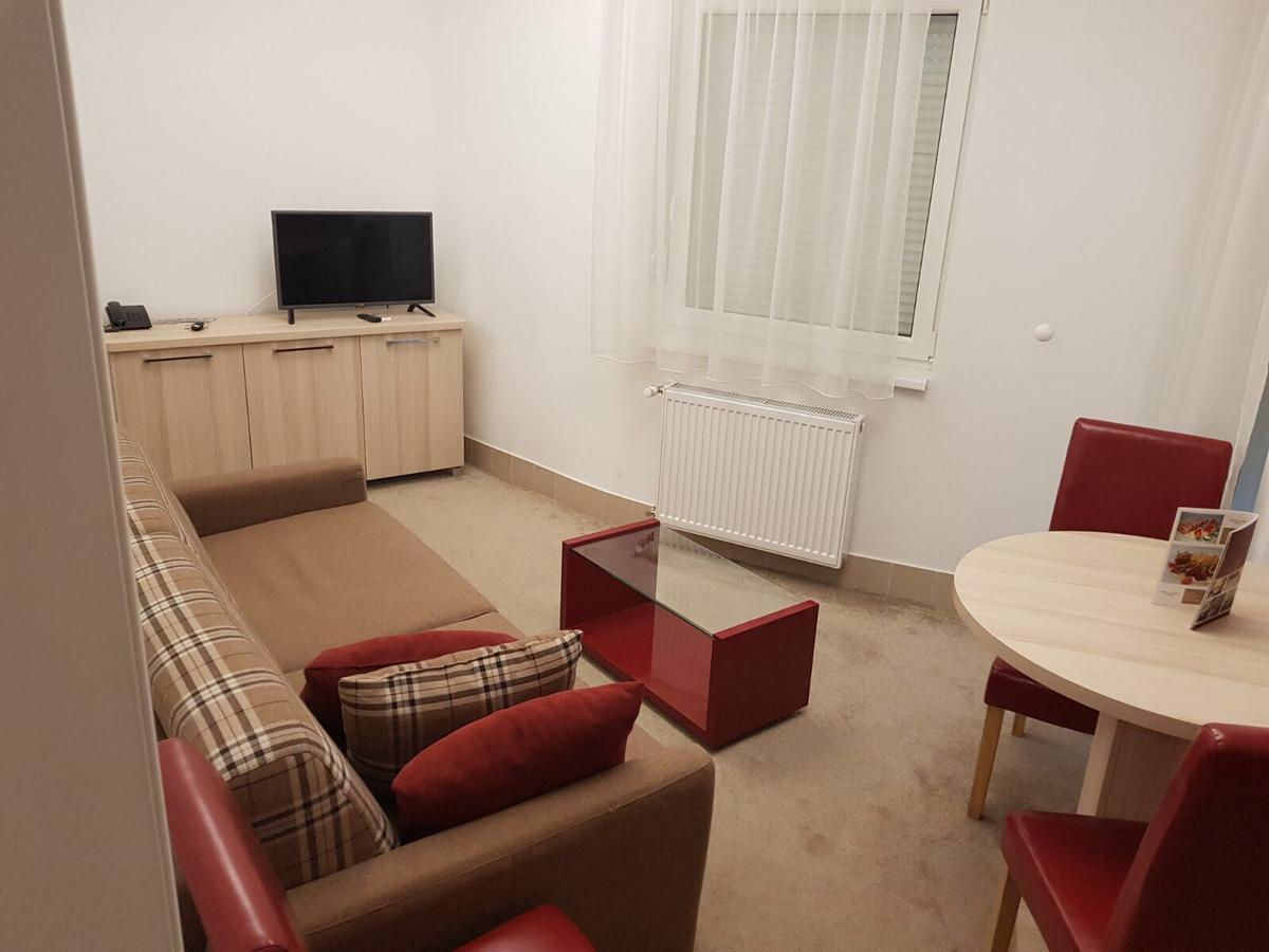 Holiday Wing Apartment 2 Jagodina Luaran gambar